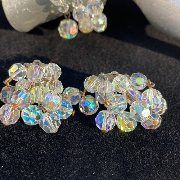 Aurora Borealis bracelet and hanging clip earrings. - Picture 4 of 14